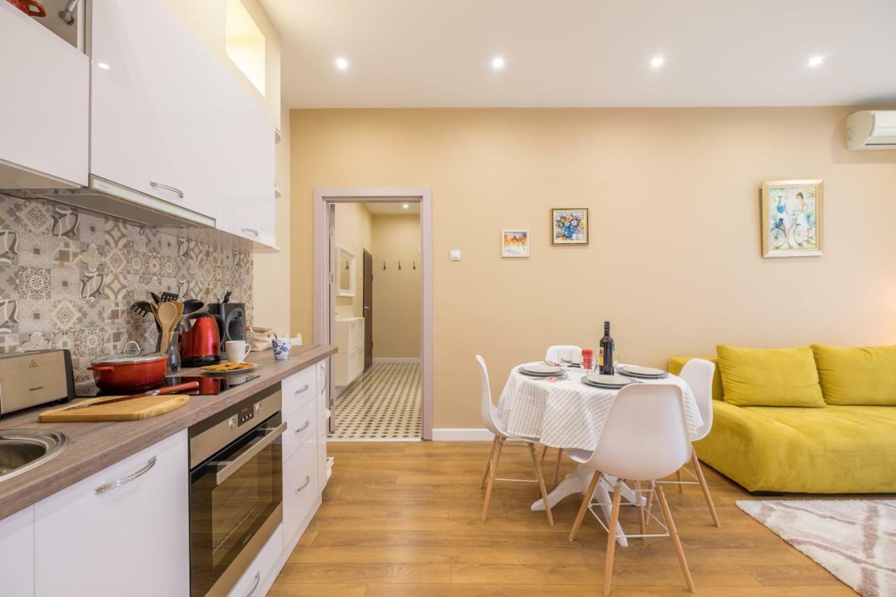 Modern 2 Bedroom Apartment Next To Vitosha Str. Sofia Eksteriør bilde