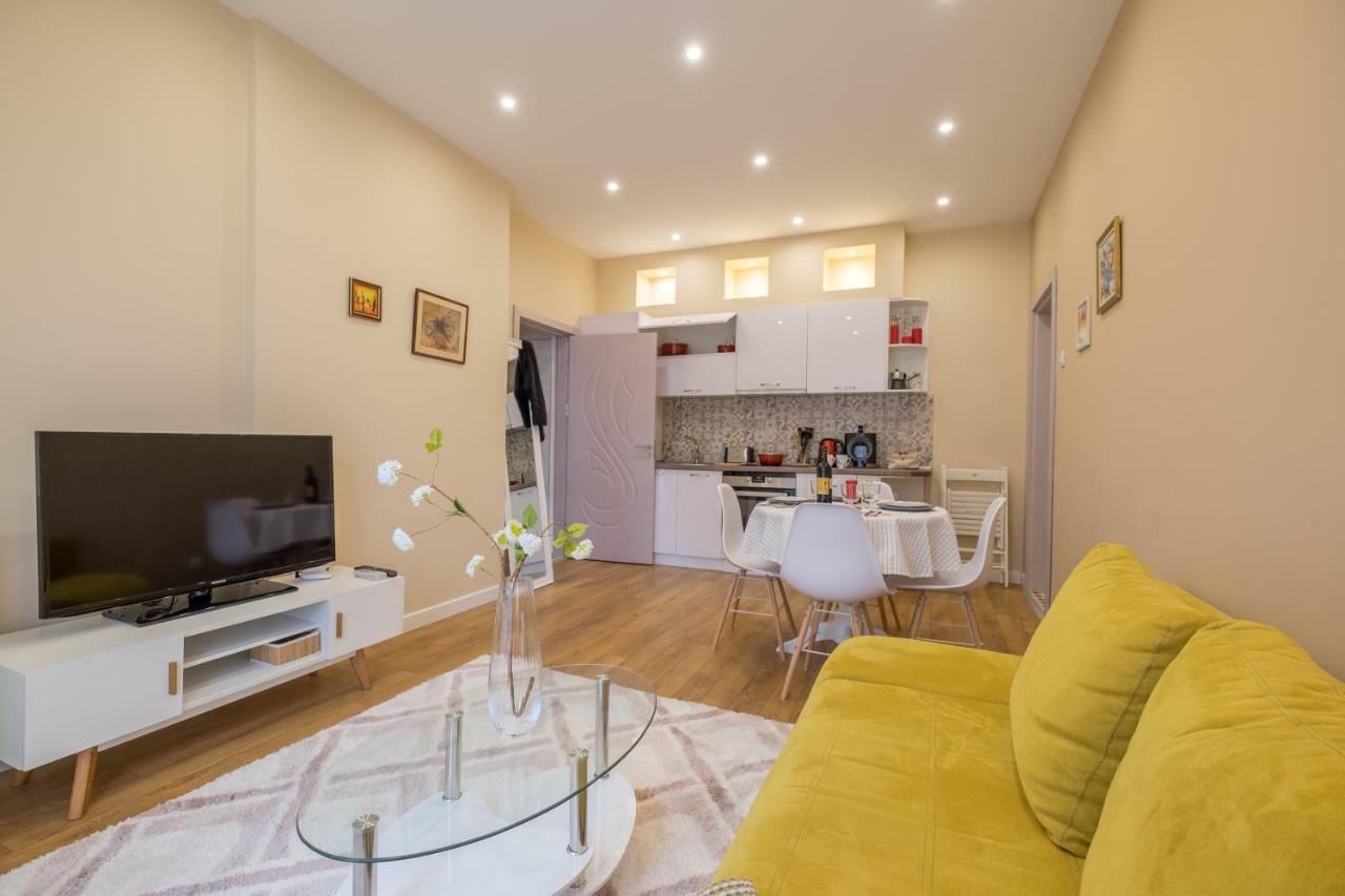 Modern 2 Bedroom Apartment Next To Vitosha Str. Sofia Eksteriør bilde