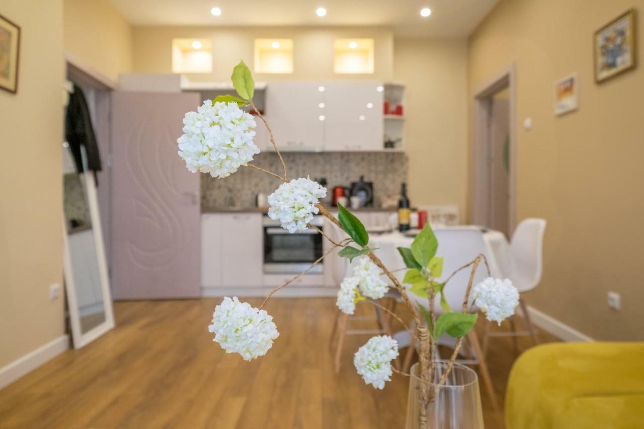 Modern 2 Bedroom Apartment Next To Vitosha Str. Sofia Eksteriør bilde
