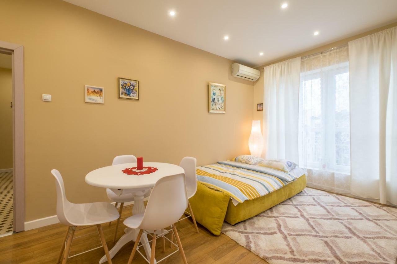 Modern 2 Bedroom Apartment Next To Vitosha Str. Sofia Eksteriør bilde