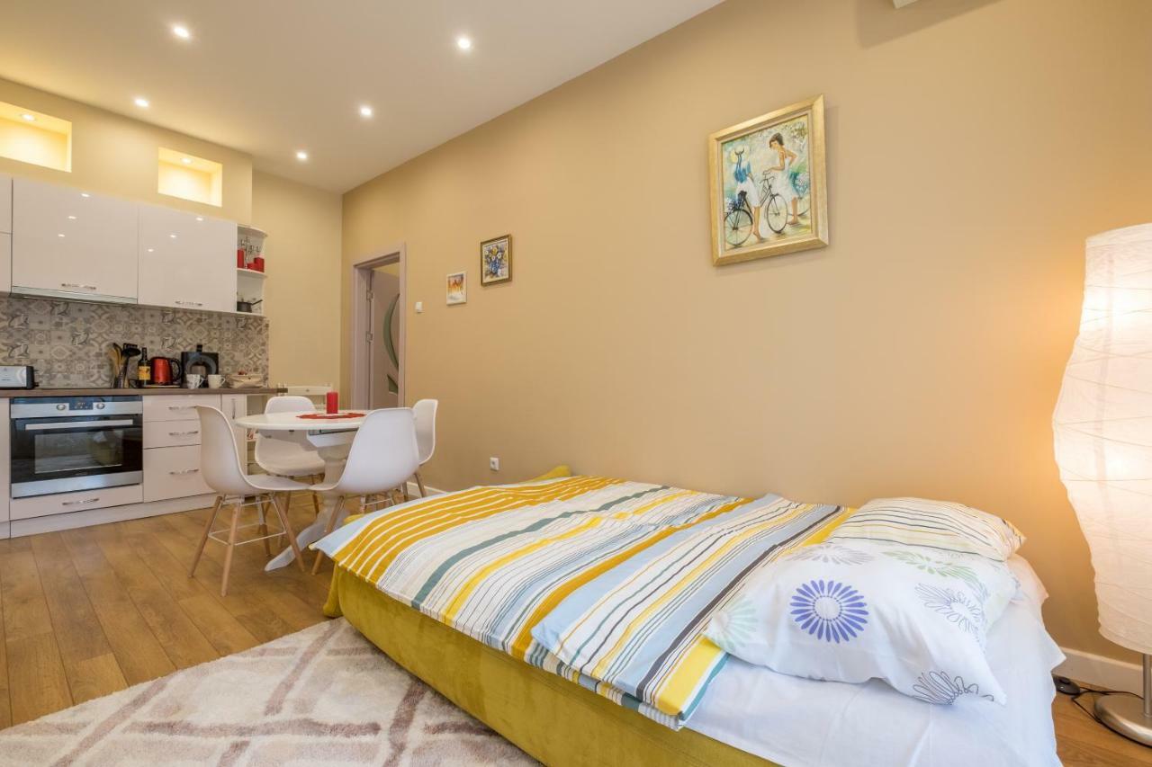 Modern 2 Bedroom Apartment Next To Vitosha Str. Sofia Eksteriør bilde