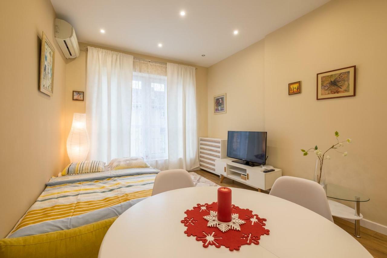 Modern 2 Bedroom Apartment Next To Vitosha Str. Sofia Eksteriør bilde