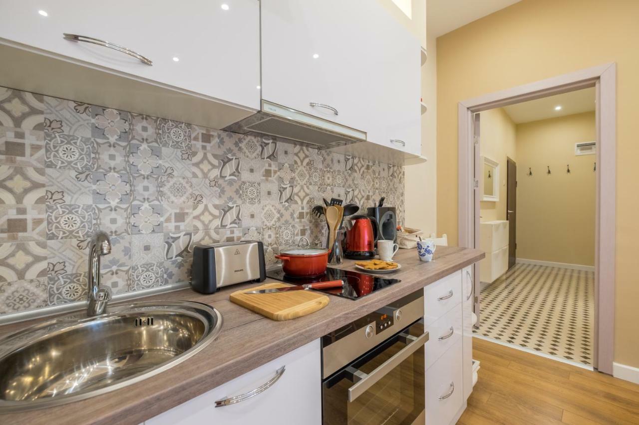 Modern 2 Bedroom Apartment Next To Vitosha Str. Sofia Eksteriør bilde