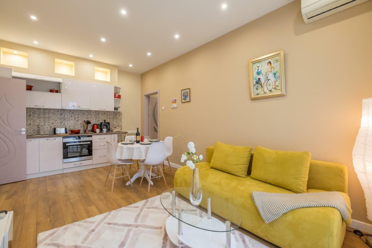 Modern 2 Bedroom Apartment Next To Vitosha Str. Sofia Eksteriør bilde